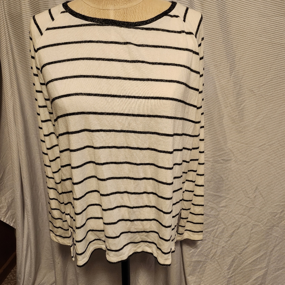Old Navy luxe sz small lightweight sweater, blue stripe